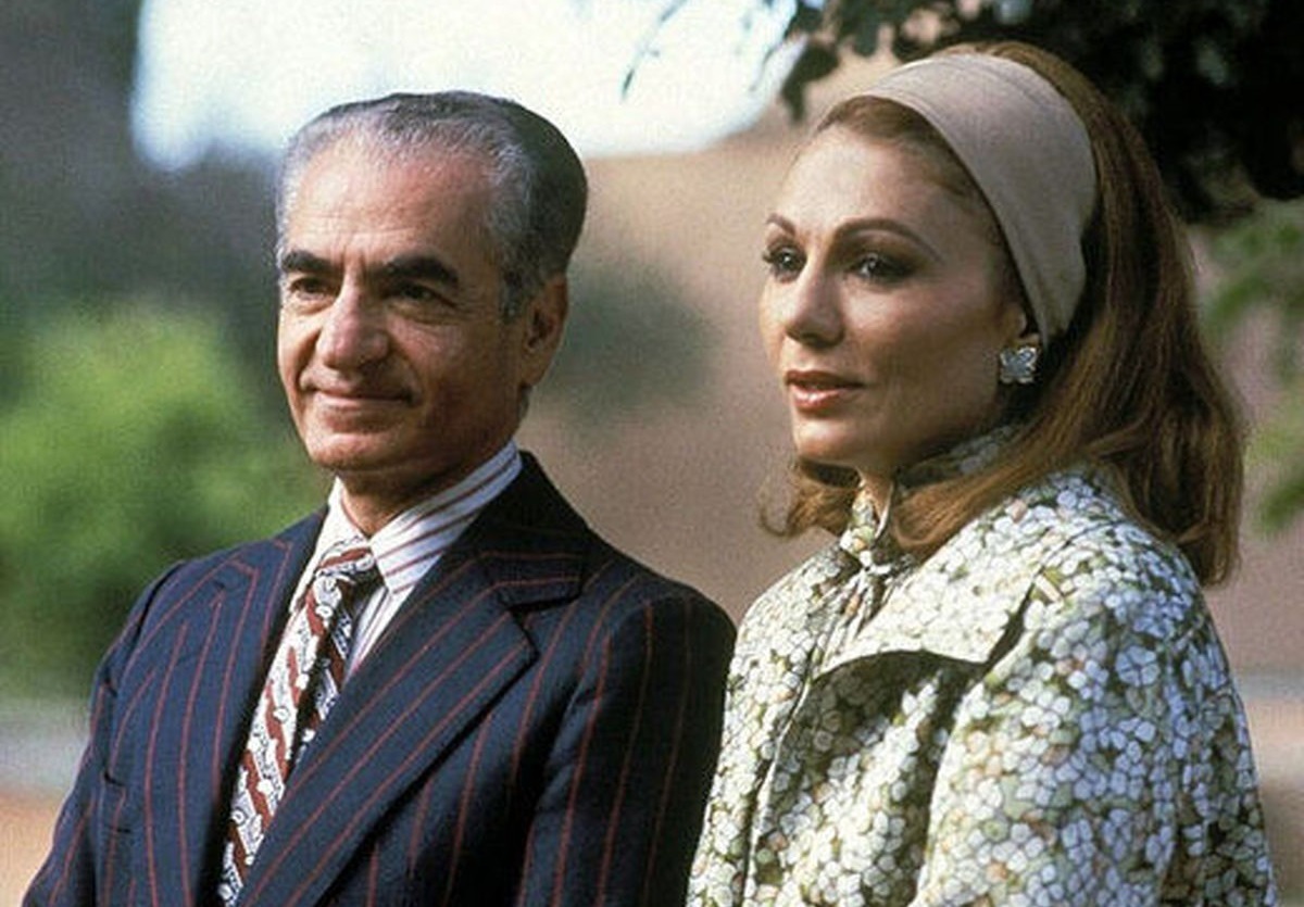 چشم‌غره محمدرضا شاه به فرح در جلسه رسمی!