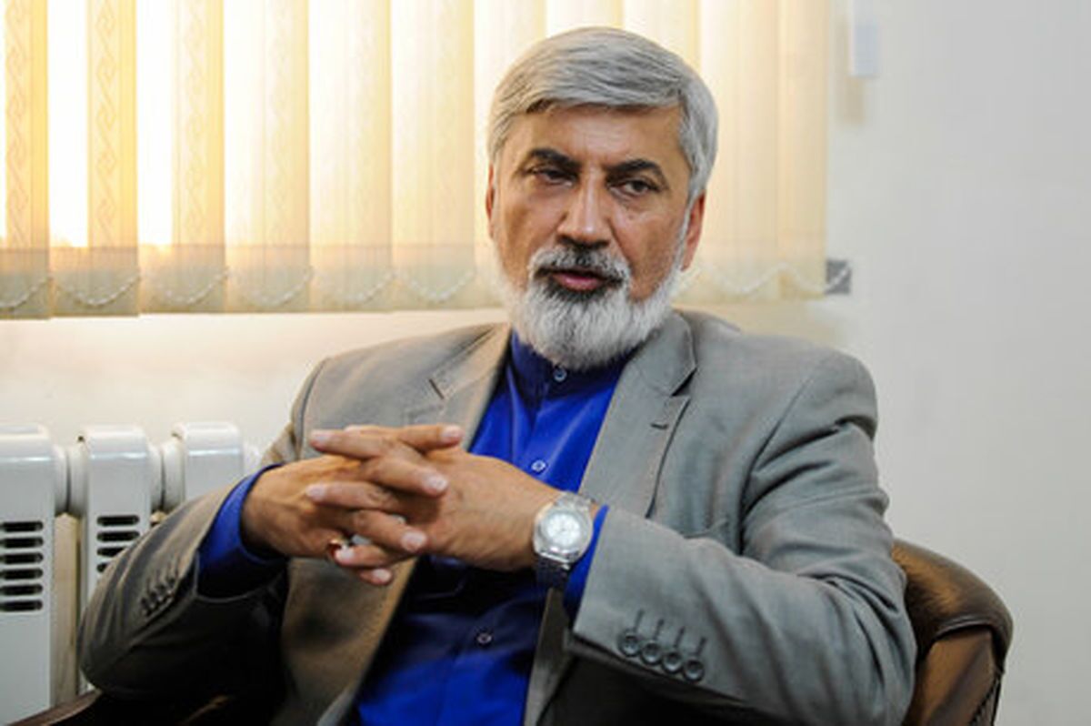 حمله تند یک اصولگرا به خاتمی: تحلیل های خاتمی مبتنی بر بافته های نادرست ذهنش است