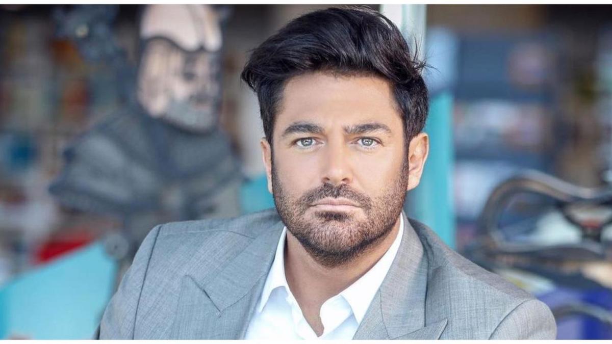 مقایسه گلزار و خواننده کابارهای توسط کارشناس صداوسیما! مقایسه گلزار و خواننده کابارهای توسط کارشناس صداوسیما!