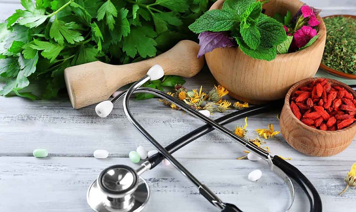 موج اختلاف موافقان و مخالفان طب سنتی؛ جدال میان حکیمان و پزشکان