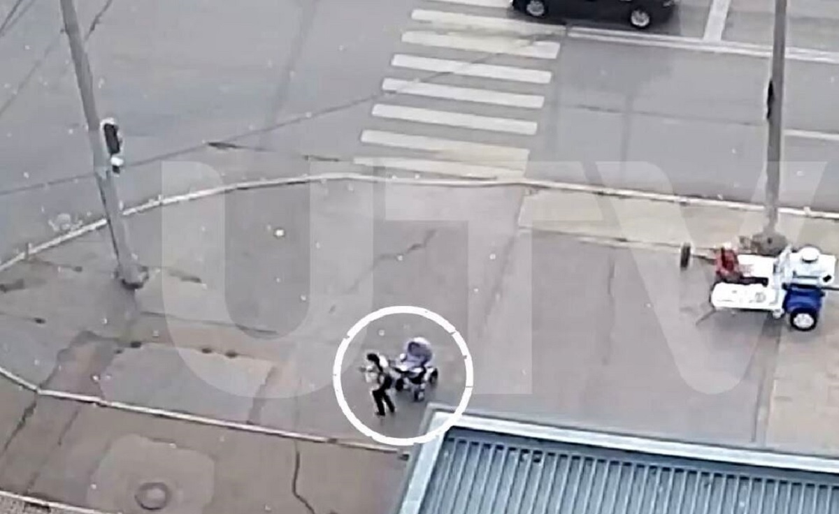 لحظه نجات عجیب نوزاد از تصادف با خودرو