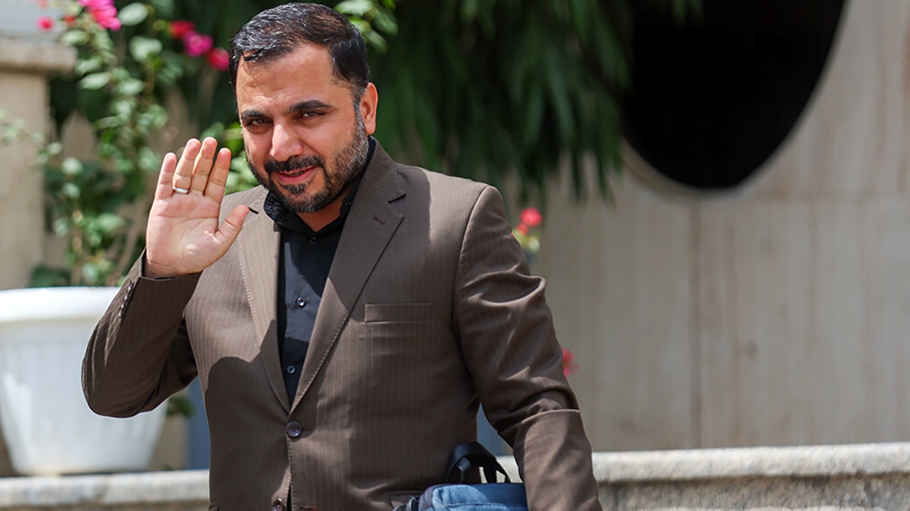 توصیه مهم به وزیر ارتباطات: به جای اعزام فضانورد ایرانی به فضا، سرعت اینترنت را افزایش دهید توصیه مهم به وزیر ارتباطات: به جای اعزام فضانورد ایرانی به فضا، سرعت اینترنت را افزایش دهید