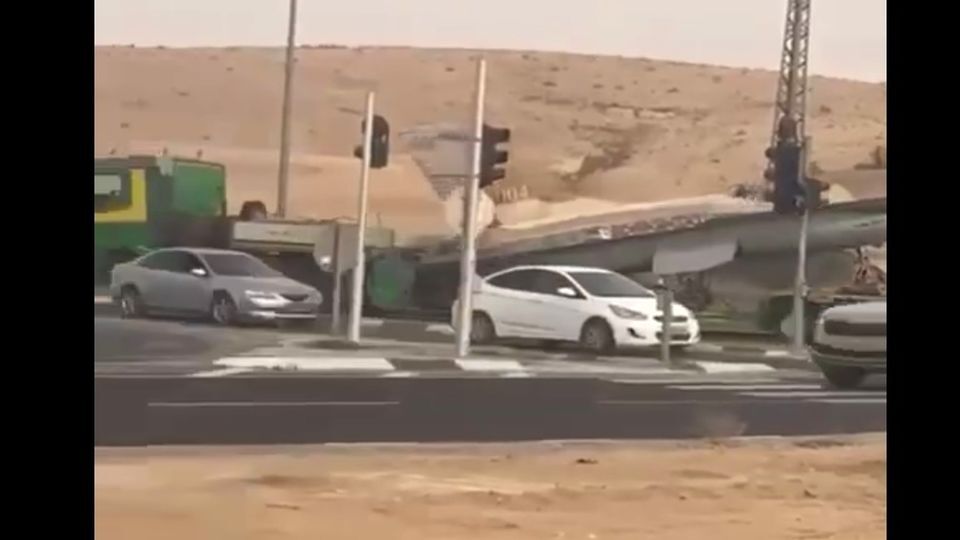 خارج کردن جنگنده‌ها از پایگاه هوایی نزدیک غزه بعد از حمله فلسطین