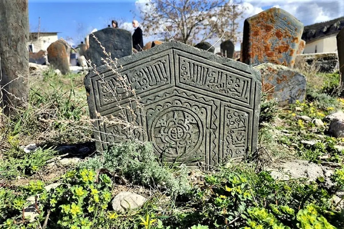 اجساد این قبرستان مازندران نمیپوسند اجساد این قبرستان مازندران نمیپوسند