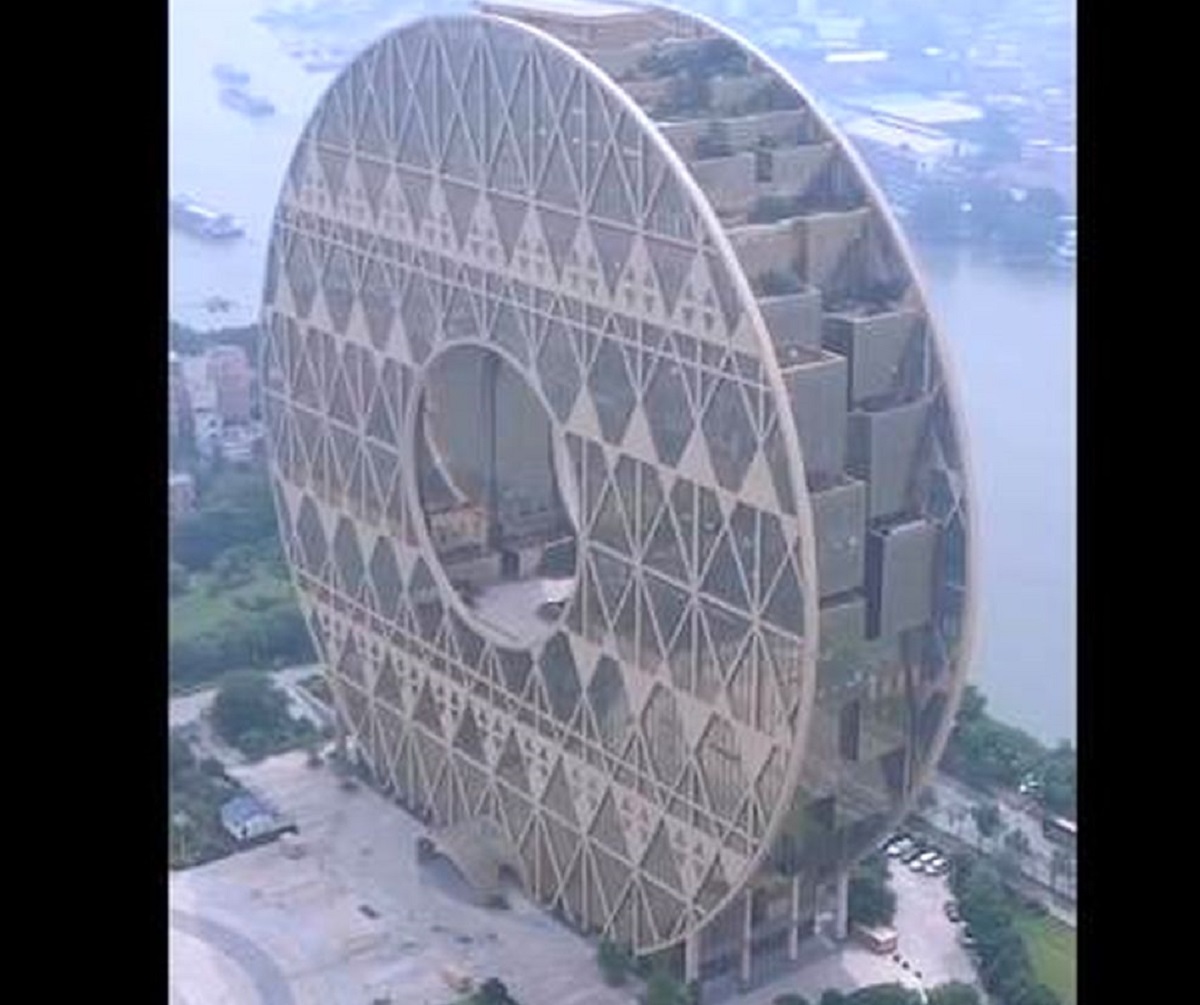 فیلم ساختمان شگفت‌انگیز جهان