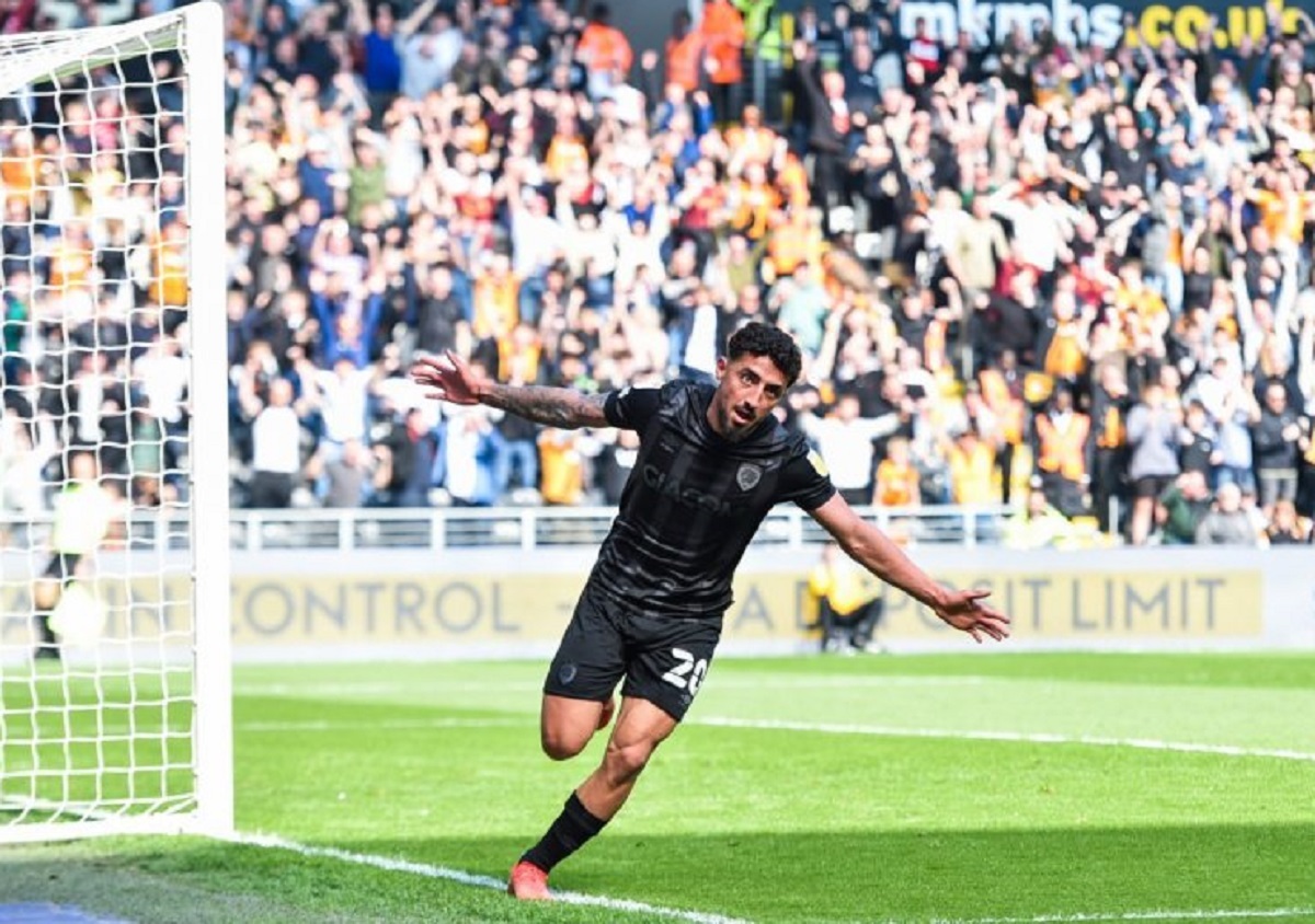 صیادمنش در یک وضعیت ناباورانه صیادمنش در یک وضعیت ناباورانه