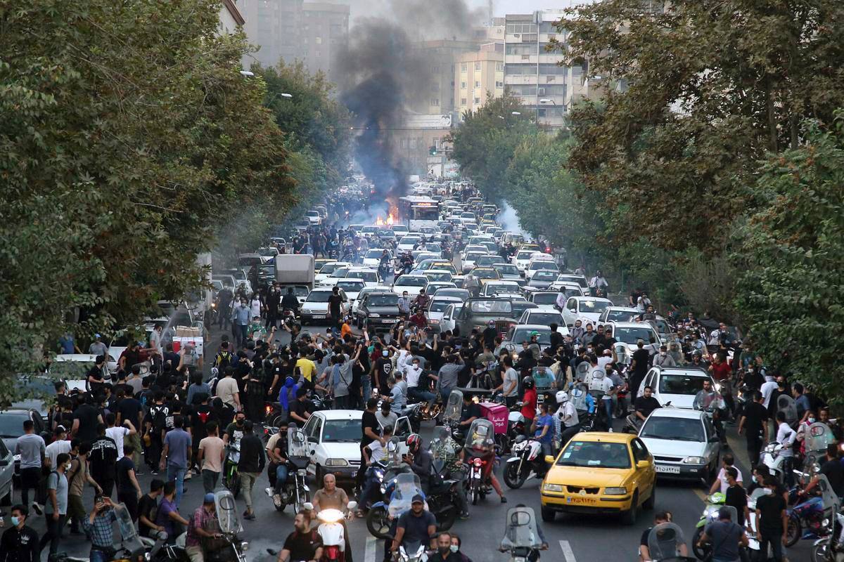 یک پژوهشگر سیاسی درباره چشم‌انداز تحولات ایران: انقلابی رخ نخواهد داد