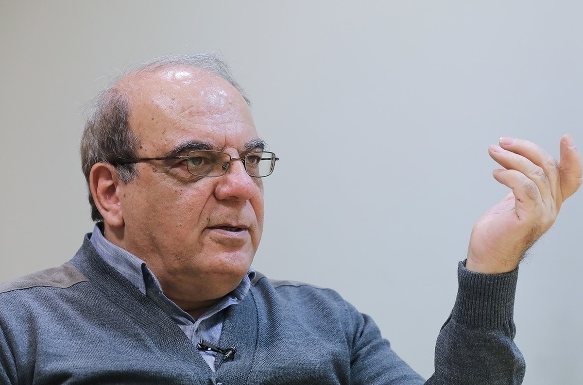 عباس عبدی: از بازداشت و انفرادی به مثابه مجازات پیش از محکومیت و شیوه‌ای برای اعتراف‌گیری استفاده می‌شود