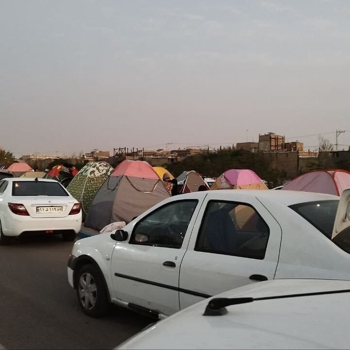 چادرخوابی مردم تایباد از ترس زلزله