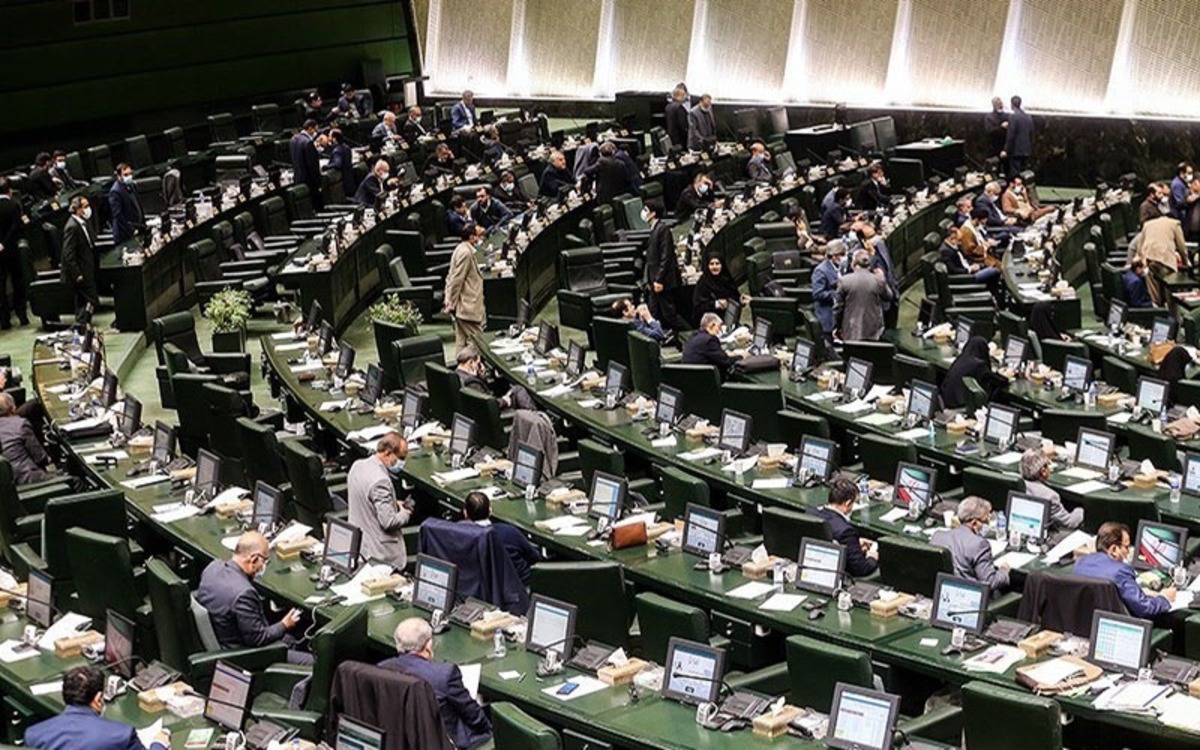 ماده جنجال‌برانگیز ۷۵ لایحه برنامه توسعه هفتم؛ از مغایرت با قانون اساسی تا ورود و رصد آنلاین همه اطلاعات آن هم بدون قید!