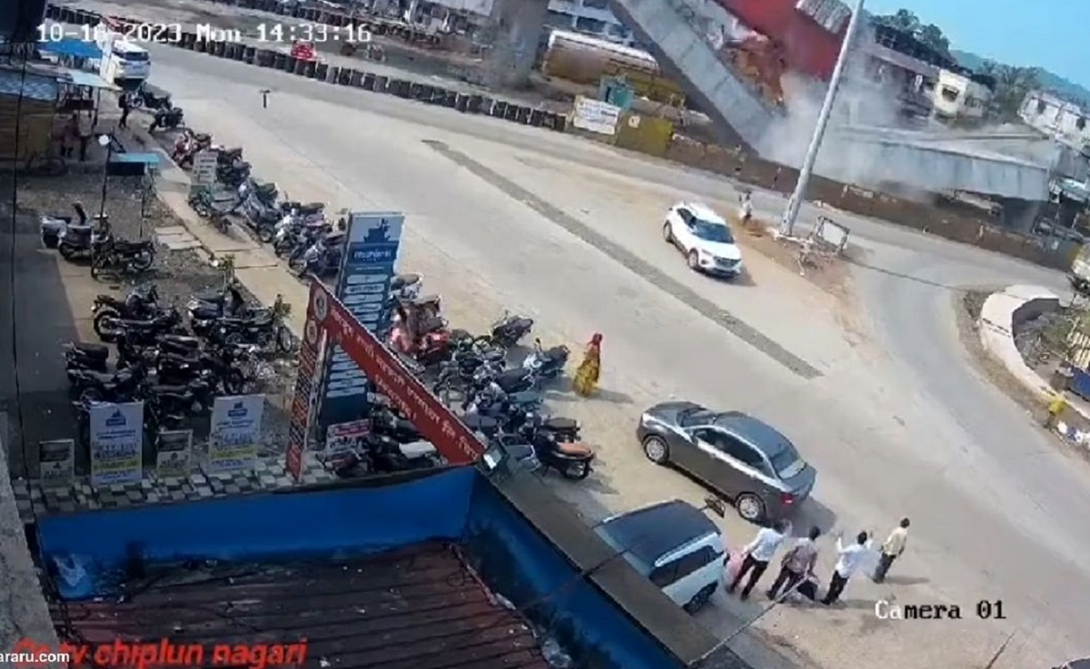 لحظه وحشتناک ریزش یک پل در حال ساخت!