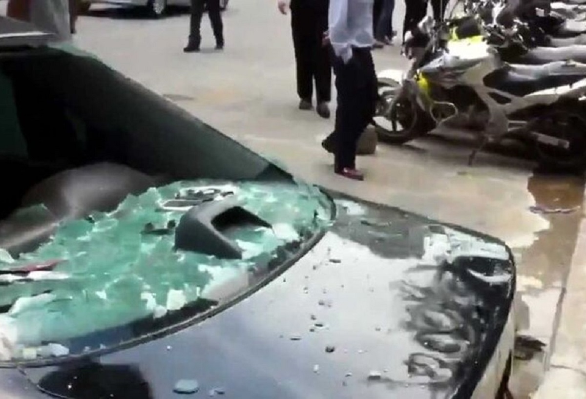 حمله وحشتناک زن عصبانی به ماشین همسرش!