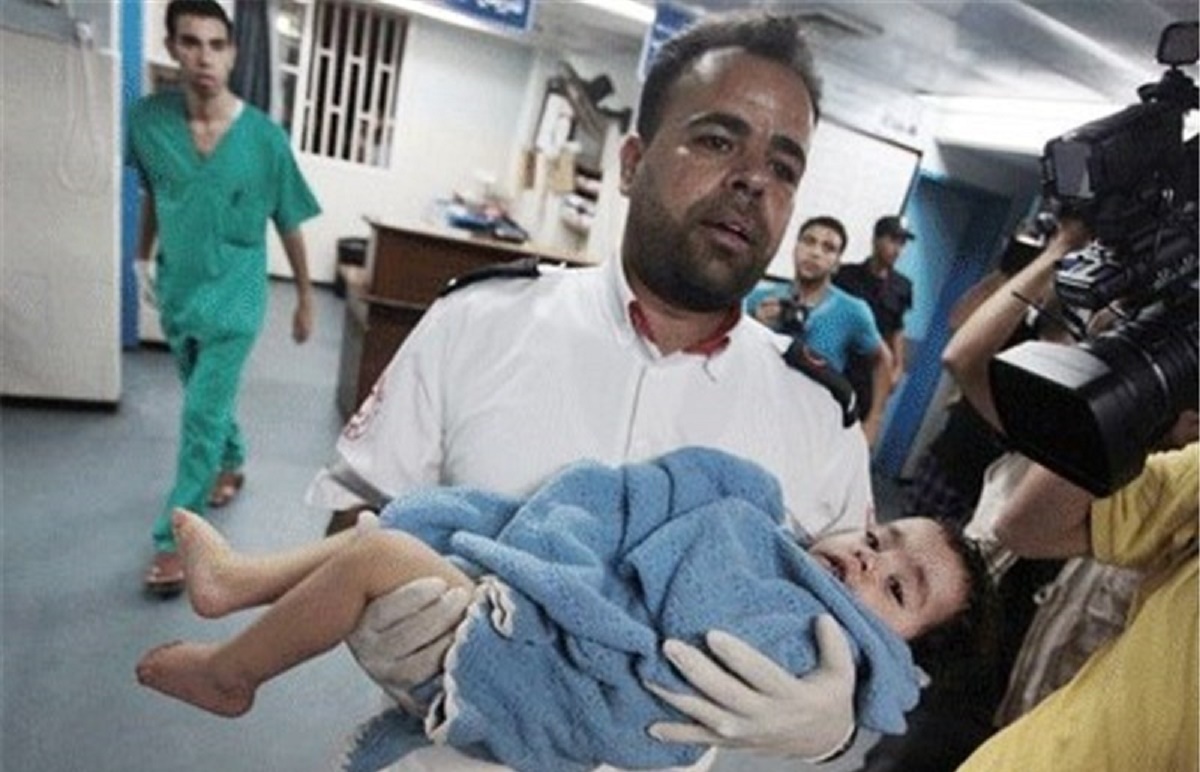 فیلم بازی کودکان در محوطه بیمارستان یک روز قبل از بمباران