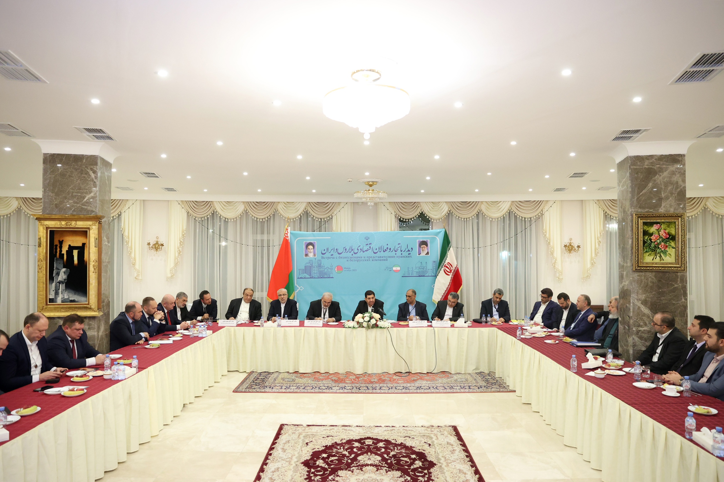 سفارتخانه ایران در بلاروس باید به قرارگاه عملیاتی پشتیبانی از فعالیتهای اقتصادی تبدیل شود سفارتخانه ایران در بلاروس باید به قرارگاه عملیاتی پشتیبانی از فعالیتهای اقتصادی تبدیل شود