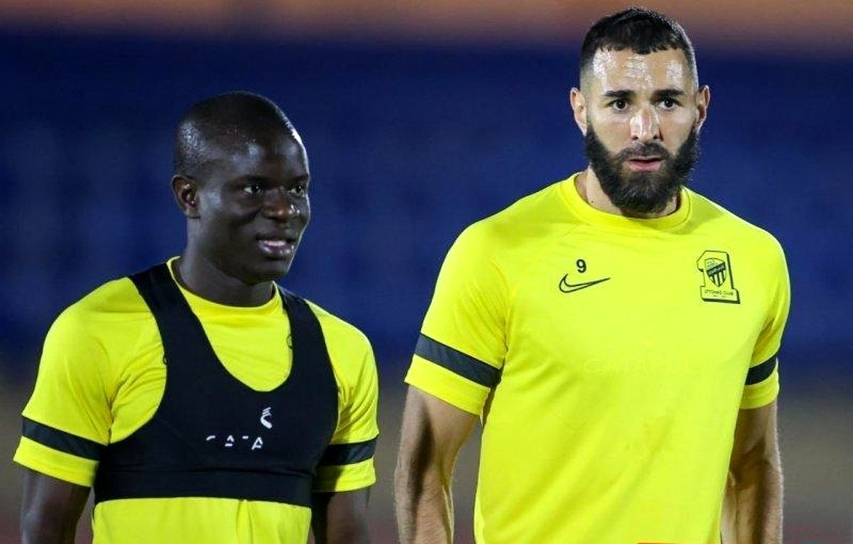 رقص شمشیر کریم بنزما و انگولو کانته با لباس عربی رقص شمشیر کریم بنزما و انگولو کانته با لباس عربی