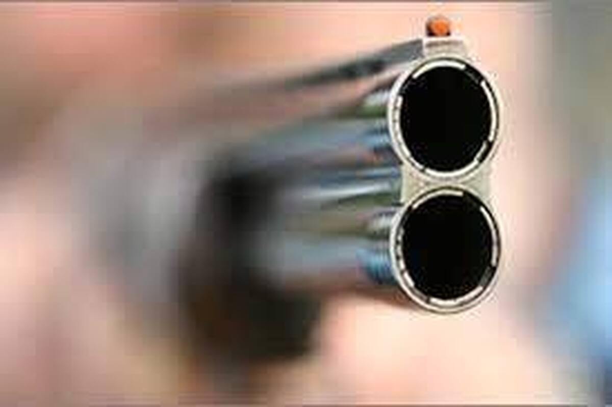 لحظه تیراندازی در آسانسور