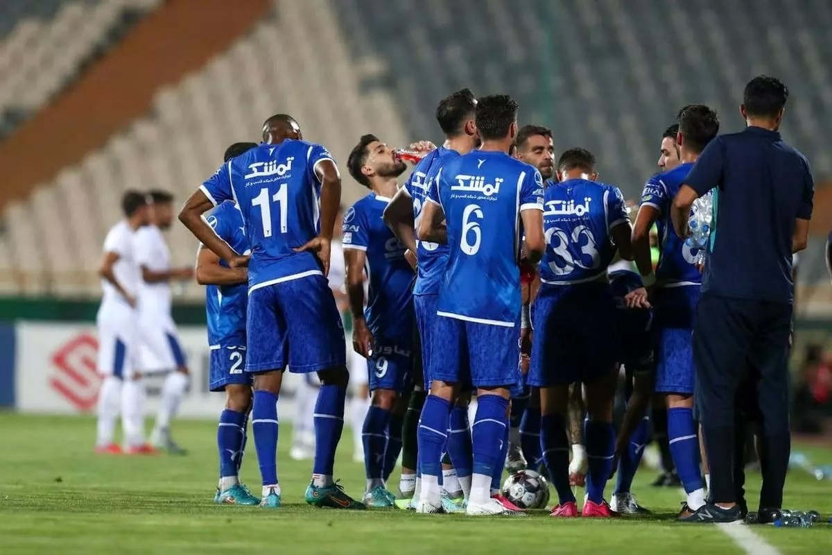 بازیکنان استقلال پول گرفتند، اما باز هم نمی‌خواستند تمرین کنند!