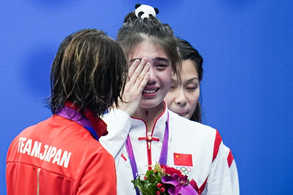 صحنه احساسی؛ اشک قهرمان برای رقیب!