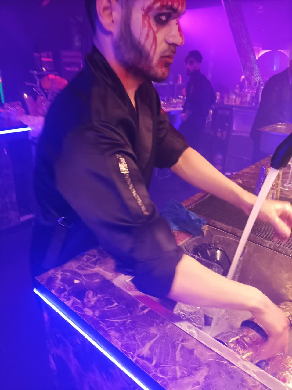 پلمب ۵ کافه رستوران شیراز بخاطر برگزاری جشن هالووین