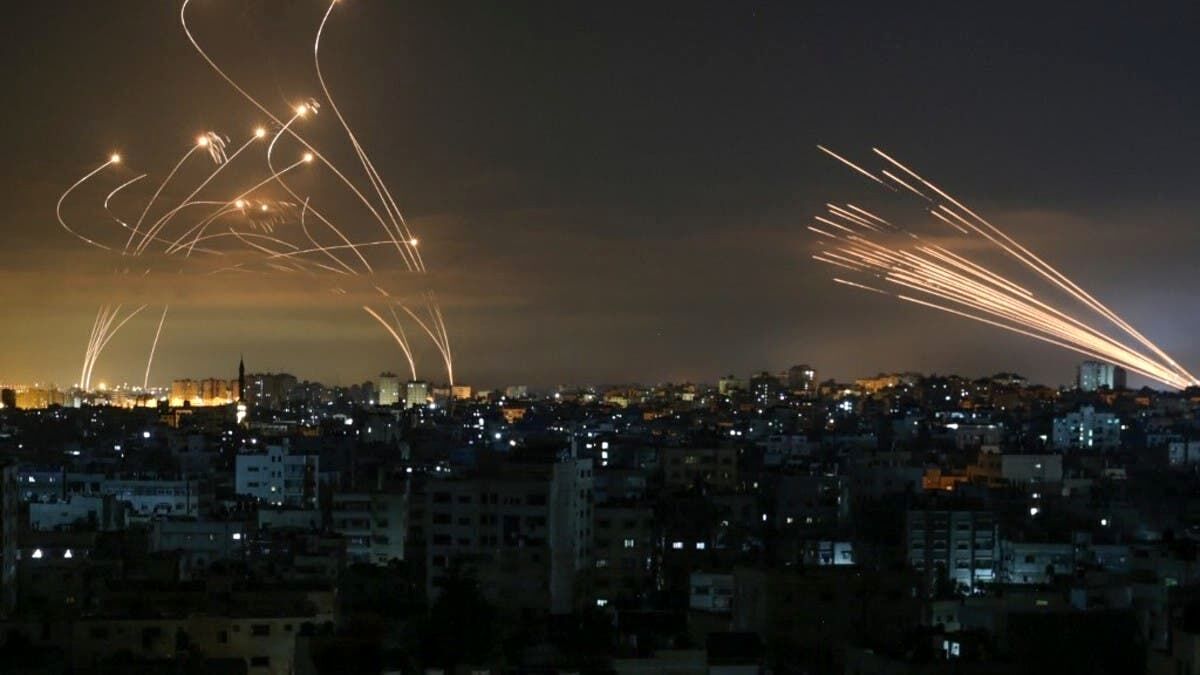 لحظه اصابت راکت نیرو‌های فلسطینی به قلب تل‌آویو