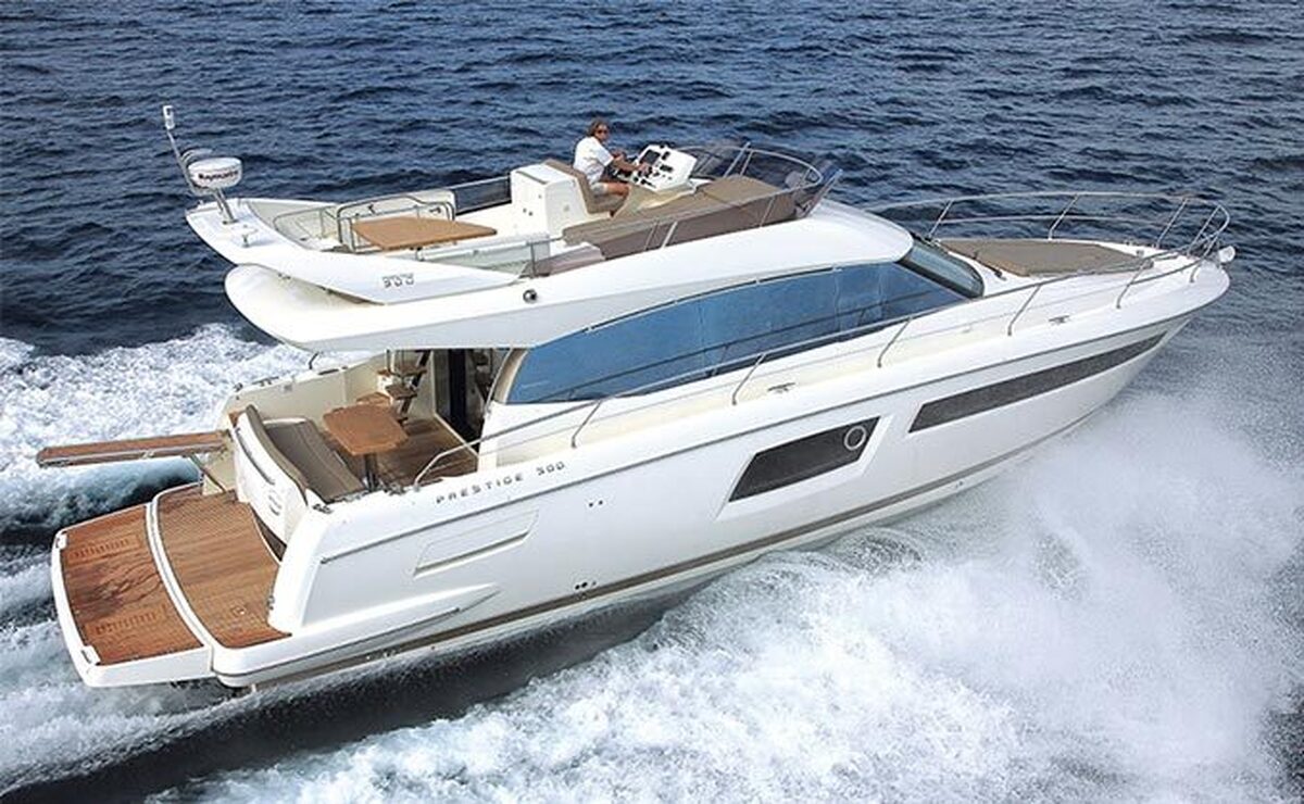 توقیف چهار قایق تفریحی در کیش به دلیل هنجارشکنی