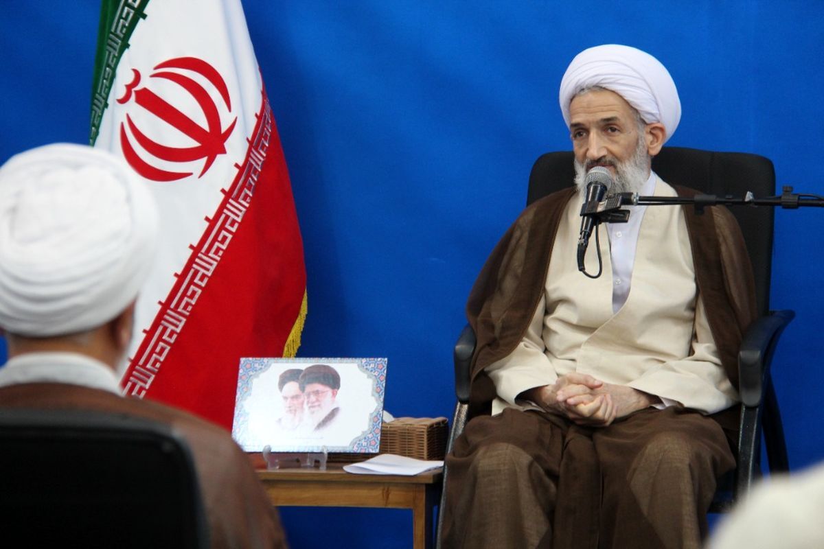 واکنش نماینده ولی فقیه در مازندران به تقدیر از پزشک بیحجاب: باید پیش خدا توبه کند و چادری شود! واکنش نماینده ولی فقیه در مازندران به تقدیر از پزشک بیحجاب: باید پیش خدا توبه کند و چادری شود!