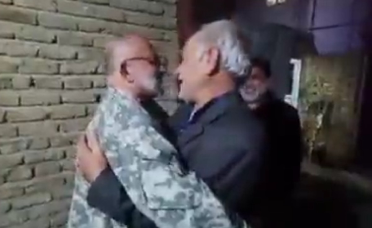 سعید قاسمی در خانه روحالله عجمیان سعید قاسمی در خانه روحالله عجمیان