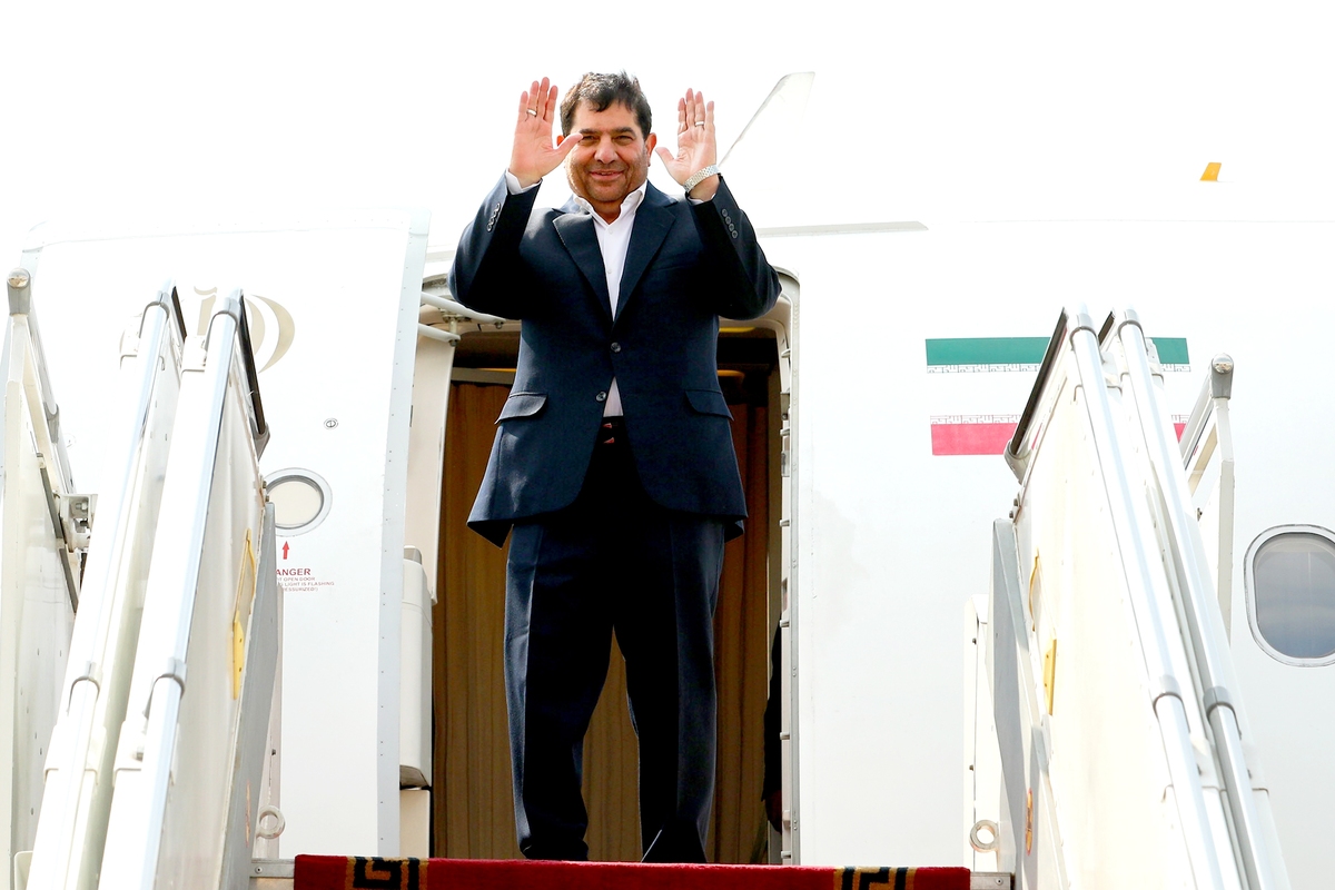 معاون اول رئیس جمهور در افتتاحیه نمایشگاه بزرگ واردات چین شرکت و سخنرانی می‌کند