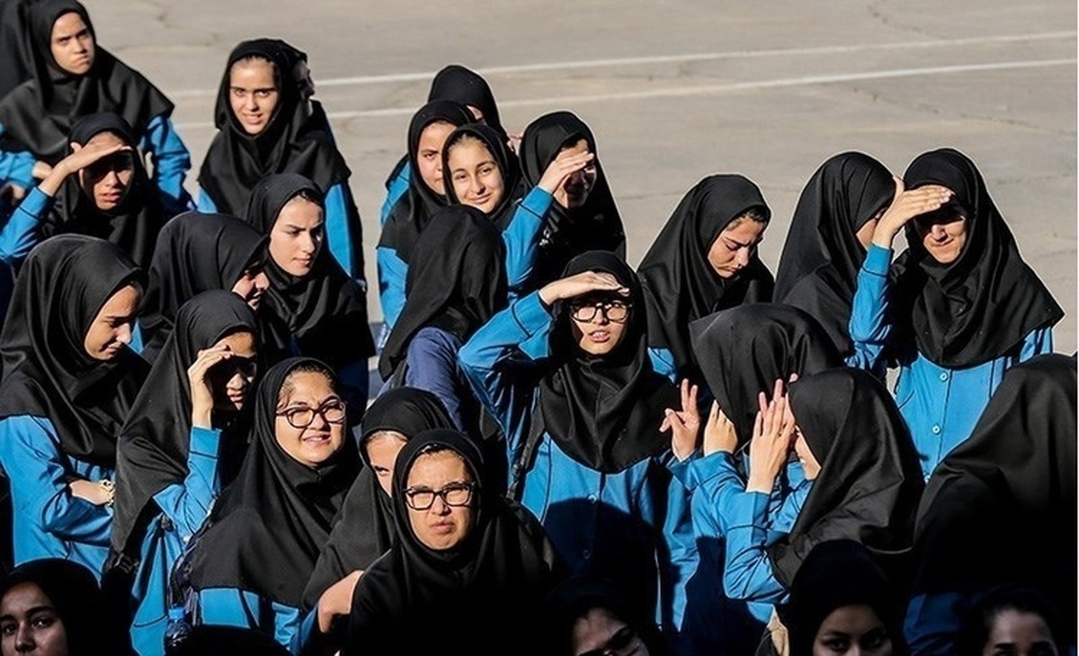 دانش آموزان دختر  تهرانی با تجهیزات الکترونیکی تفتیش می‌شوند!
