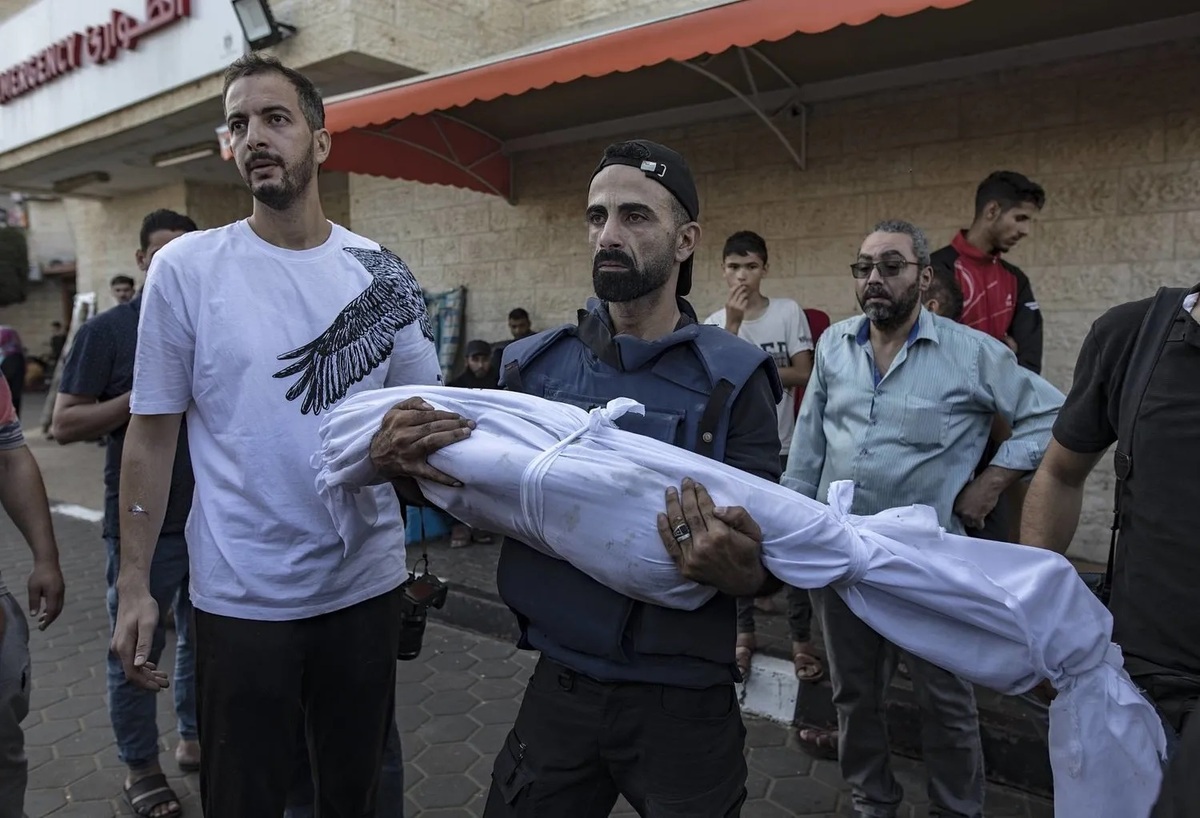 ویدئوی تلخ از خبرنگار غزه در مراسم تشییع فرزندانش