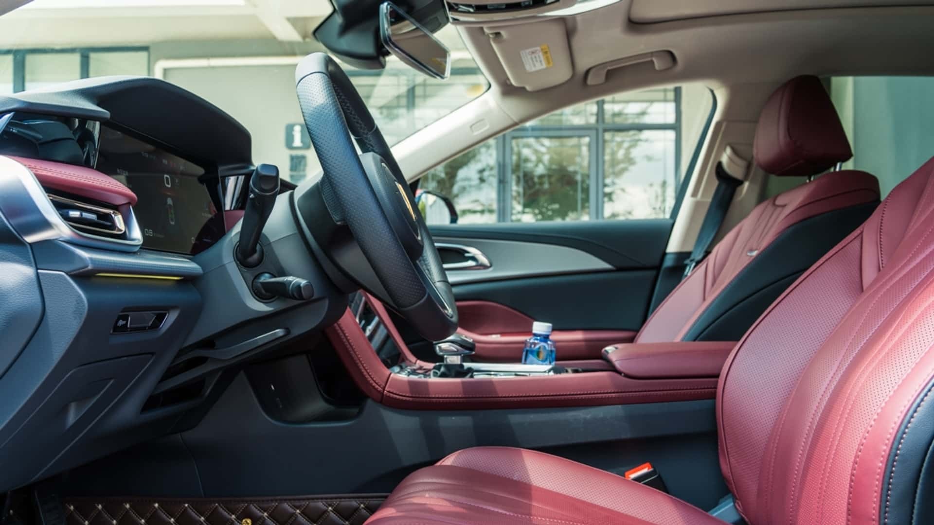 هونگچی H۵ خودرو لوکس چینی در نمایشگاه اصفهان