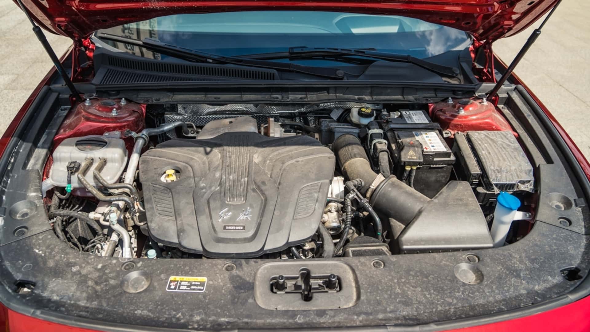 هونگچی H۵ خودرو لوکس چینی در نمایشگاه اصفهان