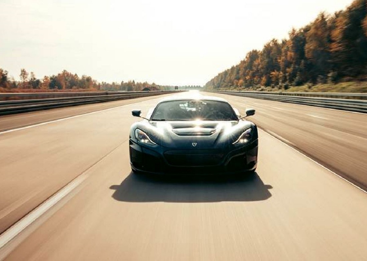 رکورد گینس سریعترین دنده عقب دنیا شکسته شد! رکورد گینس سریعترین دنده عقب دنیا شکسته شد!