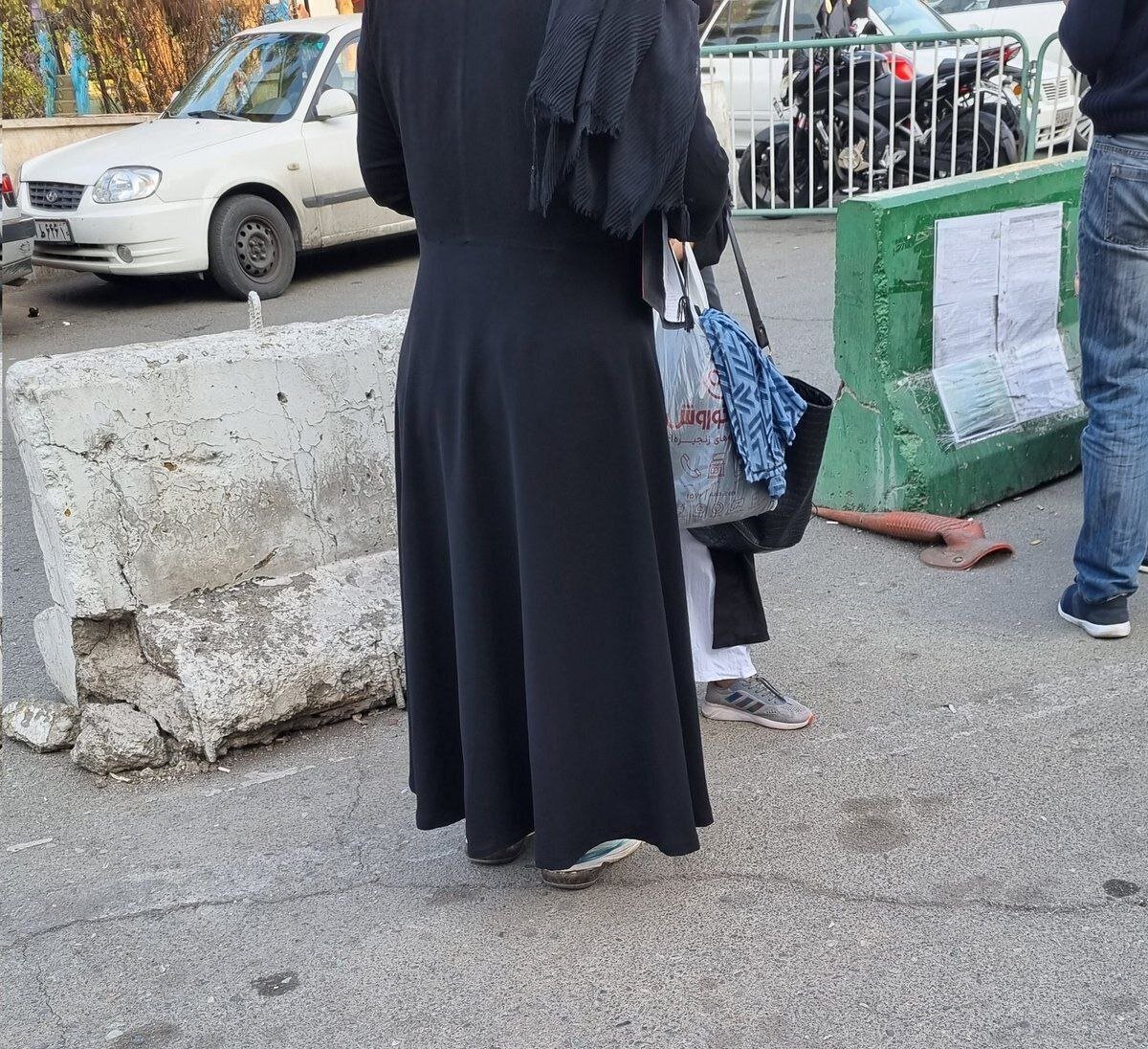 اتفاقی عجیب جلوی در کلانتری؛ گرفتن ضمانت برای اجاره چادر!