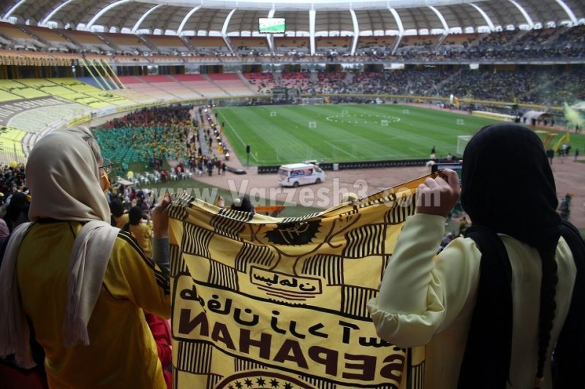 ویدئویی جنجالی از اطراف ورزشگاه نقش جهان! ویدئویی جنجالی از اطراف ورزشگاه نقش جهان!