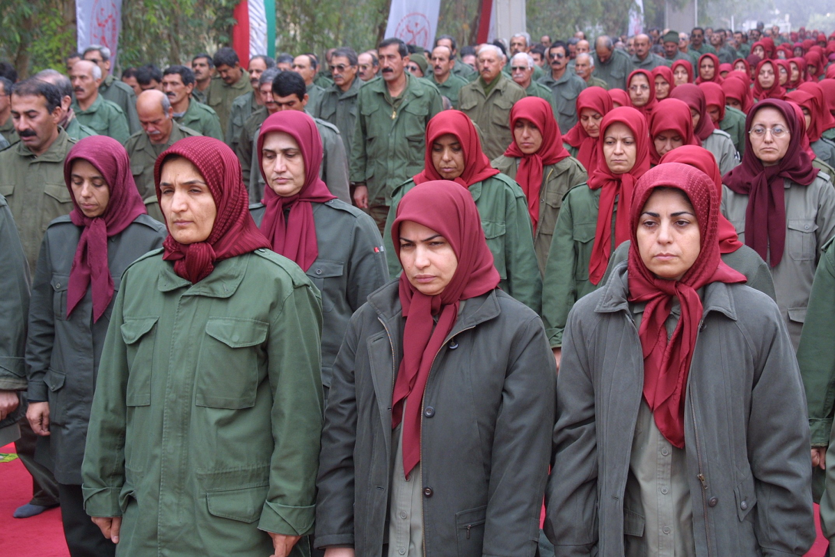 حضور عجیب افرادی با لباس مجاهدین در تهران!