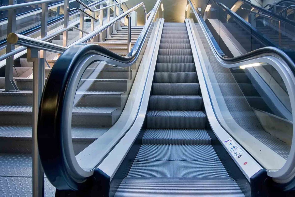 اقدام دیوانه‌وار دو پسر جوان روی پله‌برقی‌های مترو