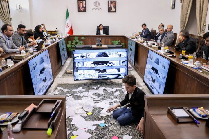 کودک اوتیسمی اتاق مخبر را بهم ریخت! کودک اوتیسمی اتاق مخبر را بهم ریخت!