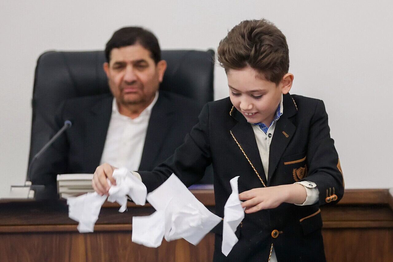 کودک اوتیسمی اتاق مخبر را بهم ریخت! کودک اوتیسمی اتاق مخبر را بهم ریخت!