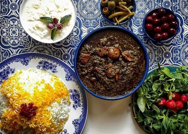 طرز تهیه خورش قورمهسبزی طرز تهیه خورش قورمهسبزی