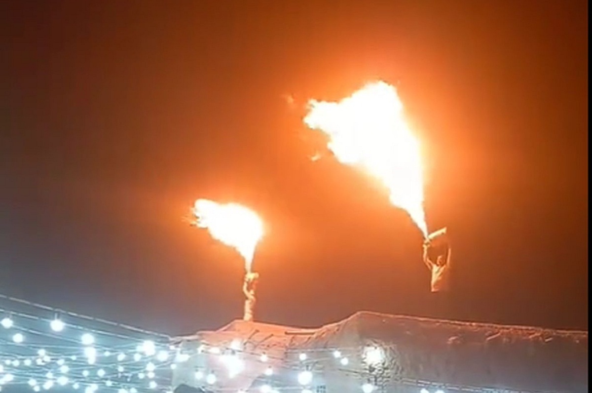 حرکت جنونآمیز دو جوان کردستانی در مراسم عروسی محلی حرکت جنونآمیز دو جوان کردستانی در مراسم عروسی محلی