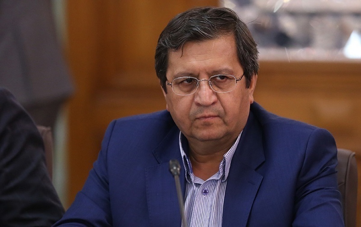 کنایه سنگین همتی به حذف دلار از بودجه ۱۴۰۳/ انتظار دارید با این کار کمر دلار آمریکا بشکند؟ کنایه سنگین همتی به حذف دلار از بودجه ۱۴۰۳/ انتظار دارید با این کار کمر دلار آمریکا بشکند؟