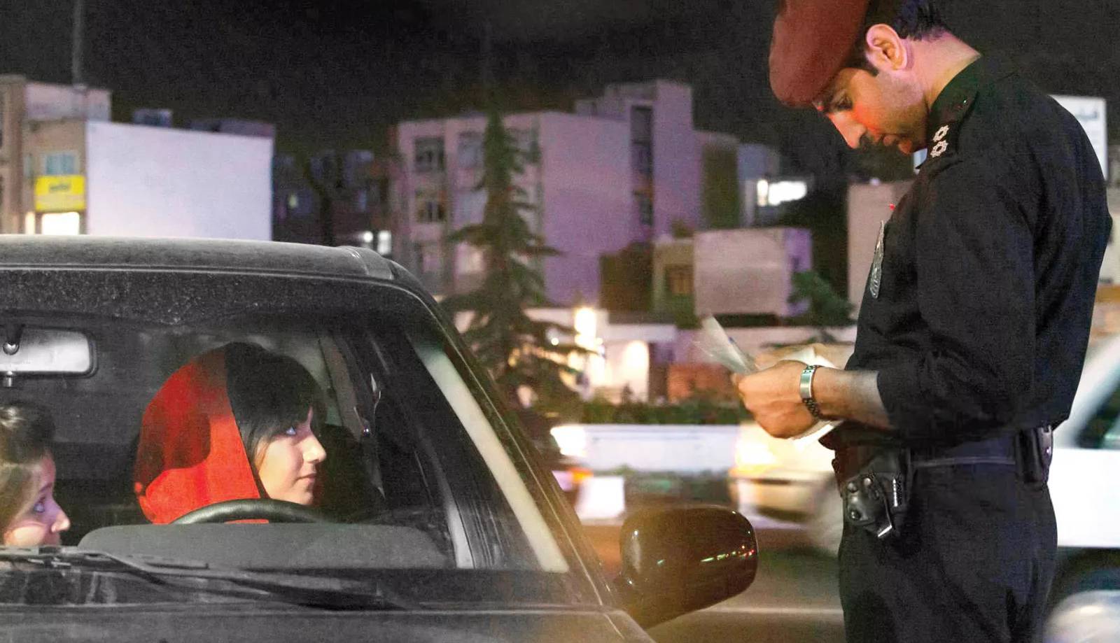 ویدئوی جنجالی از پارکینگ پلیس امنیت اخلاقی تهران ویدئوی جنجالی از پارکینگ پلیس امنیت اخلاقی تهران