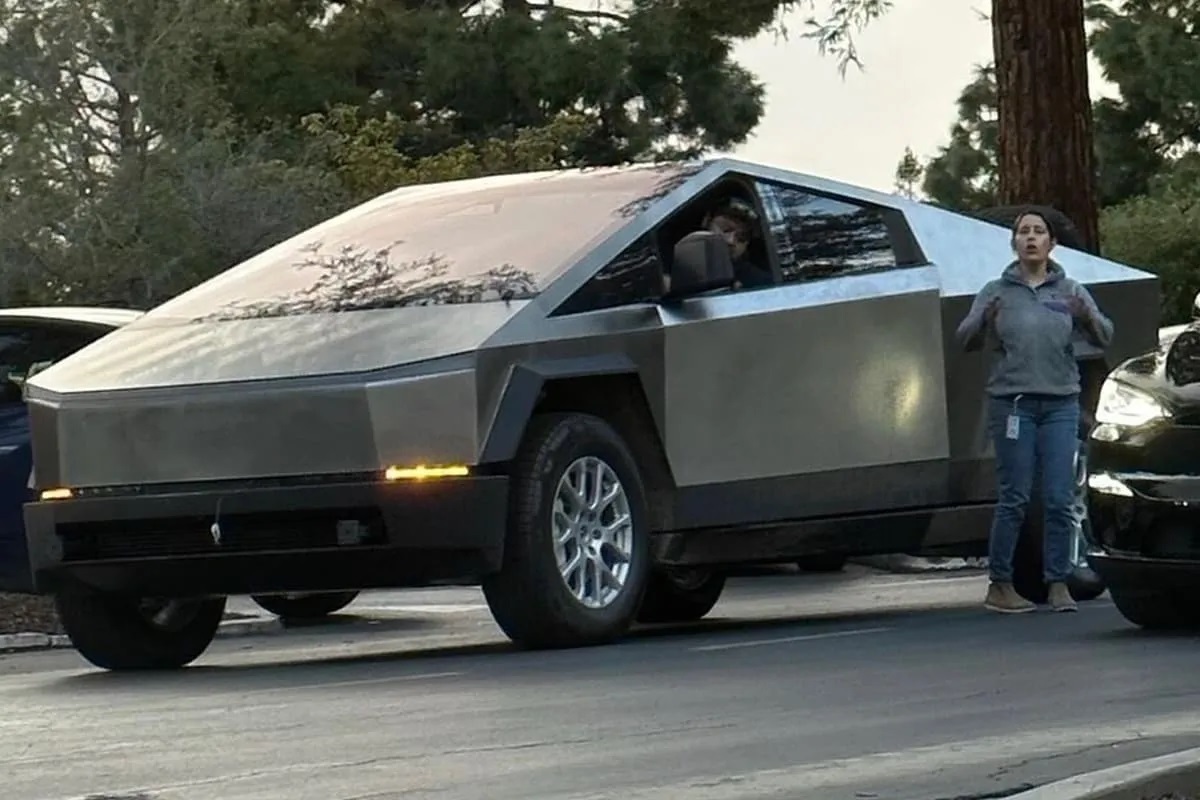 ویدئویی باورنکردنی از کیفیت بدنه خودرو تسلا سایبرتراک