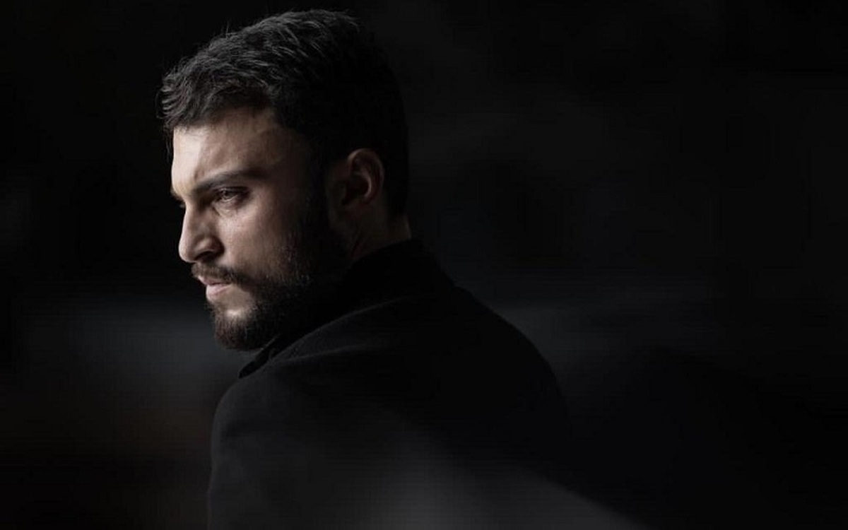 افشای راز خیره شدن مداوم آقای بازیگر به جواد عزتی در پشت صحنه زخم کاری افشای راز خیره شدن مداوم آقای بازیگر به جواد عزتی در پشت صحنه زخم کاری