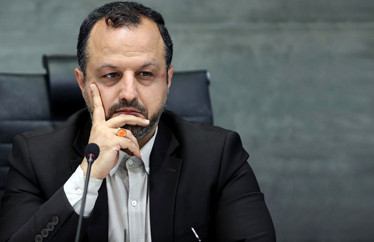 وزیر اقتصاد همه تقصیرها را گردن تحریم و دولت قبل انداخت/ خاندوزی: تحریم‌ها، بر روی قدرت خرید خانوار‌ها تأثیر گذاشته