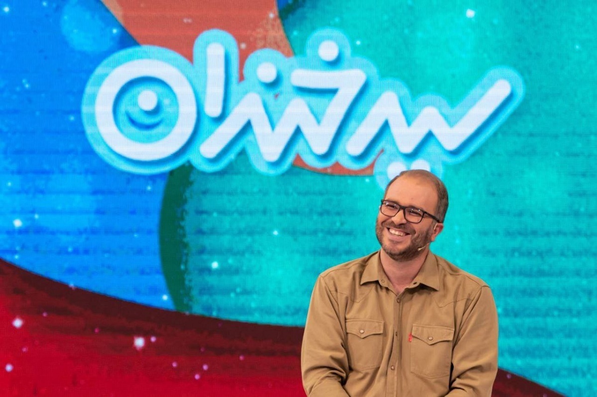 تمسخر آهنگ «راه دبستانی» در برنامه‌ی تلویزیونی!