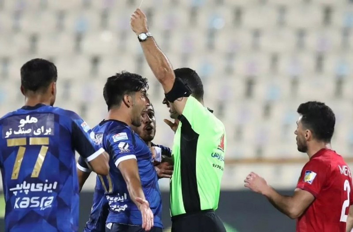 برای اخراج کردن بازیکنان استقلال با هم مسابقه گذاشتهاند! برای اخراج کردن بازیکنان استقلال با هم مسابقه گذاشتهاند!