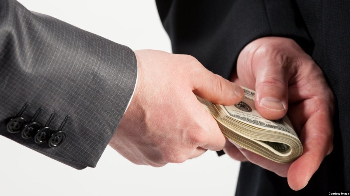 روزنامه جمهوری اسلامی: مافیا از مسئولین قویتر است/ حکمرانی در اختیار کسانی قرار گرفته که از جنس مردم نیستند روزنامه جمهوری اسلامی: مافیا از مسئولین قویتر است/ حکمرانی در اختیار کسانی قرار گرفته که از جنس مردم نیستند