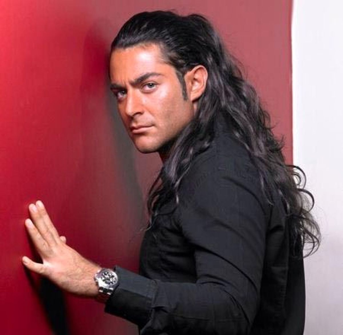 محمدرضا گلزار کیست؟